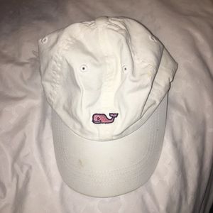 White vineyard vines hat